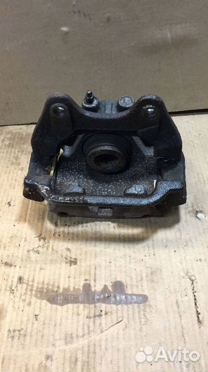 Суппорт тормозной задний правый Cadillac Escalade