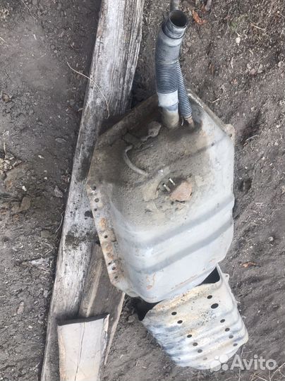 Топливный бак на nissan terrano 1990 г