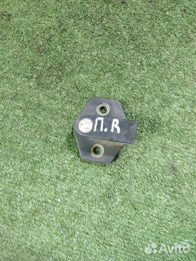 Ответная часть замка двери Bmw 5 E39