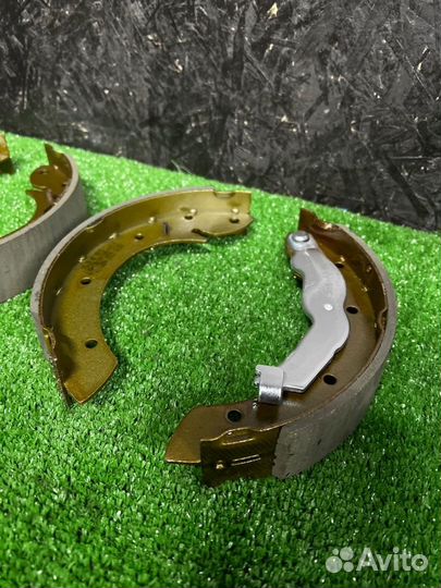 Тормозные колодки барабанные заднее Bmw 3-Series