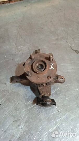 Кулак передний правый Honda Civic 7 2004