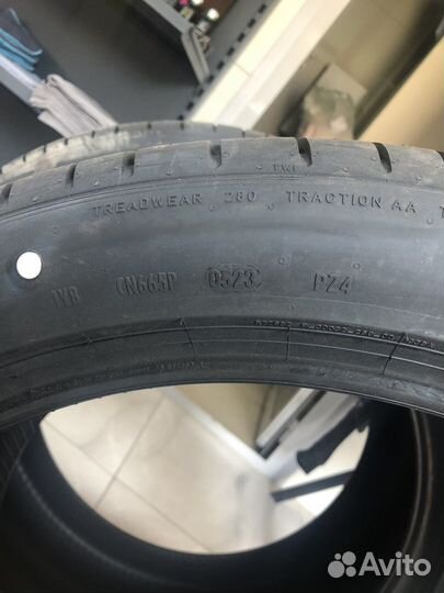 Pirelli P Zero 275/40 R21 и 315/35 R21 111Y