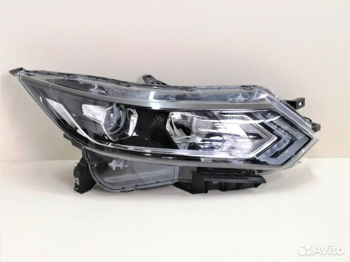 Б/У Б/У Фара правая 26010HV00B10019009 nissan