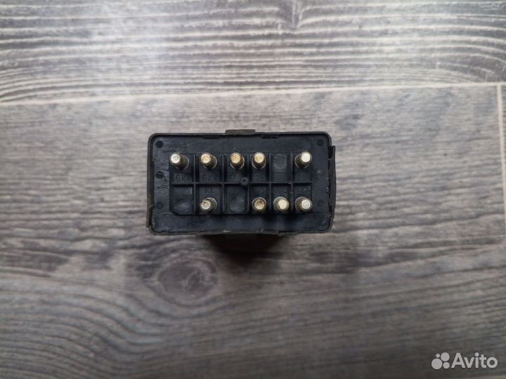 Реле бензонасоса Мерседес е124 2.2