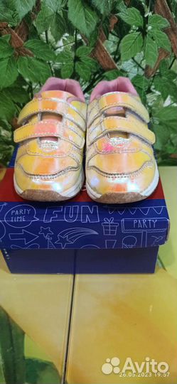 Кроссовки для девочки 22 размер