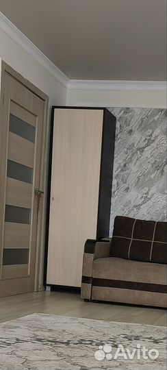 Продаю диван, шкаф рядом с диваном и подставку