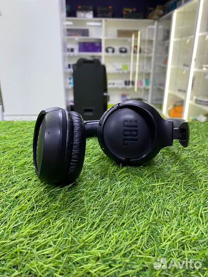 Беспроводные наушники JBL Tune 570BT, черный