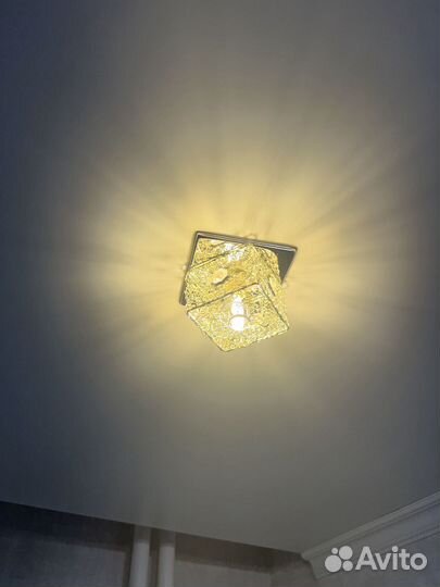 Потолочный светильник