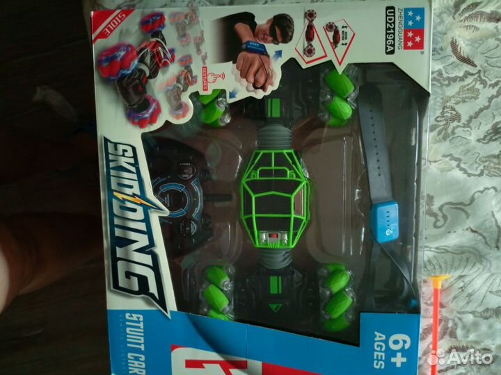 Машина перевертыш на пульте управления