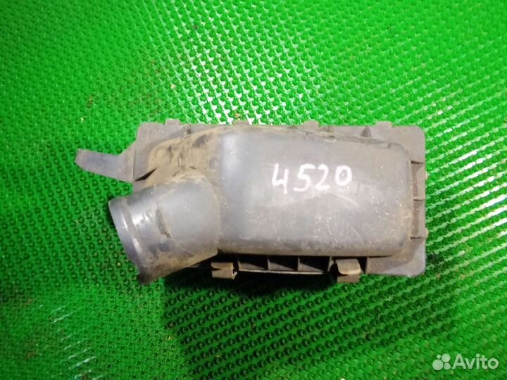 Корпус воздушного фильтра Chrysler Voyager 3