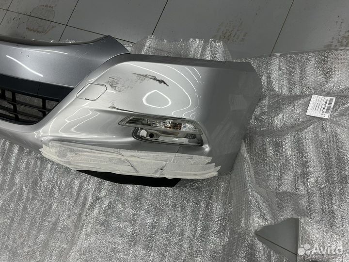 Продам бампер передний на Honda Insight