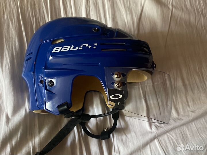 Хоккейный шлем