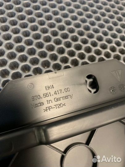 Кронштейн обшивки багажника задний Porshe Panamera