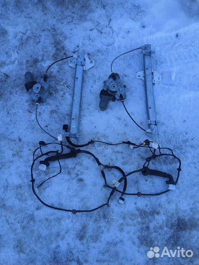 Стеклоподьемник задний электрический солярис