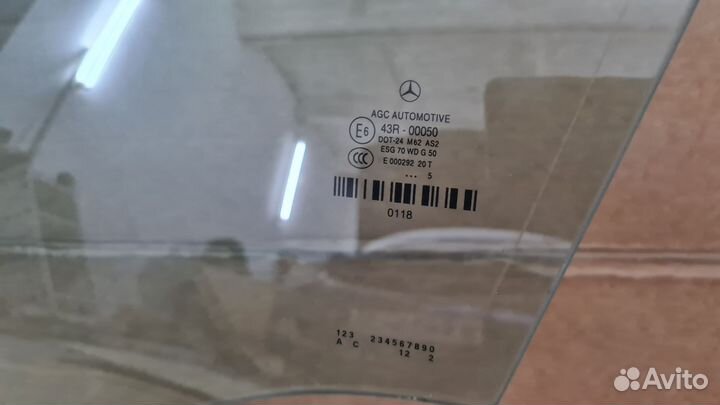 Стекло левое переднее водительское Mercedes W222