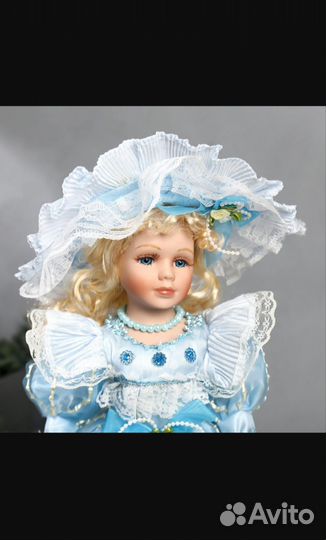 Кукла фарфоровая