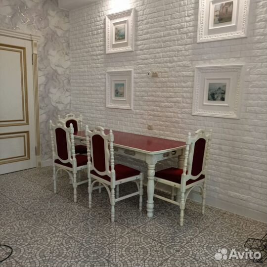 Стол со стульями
