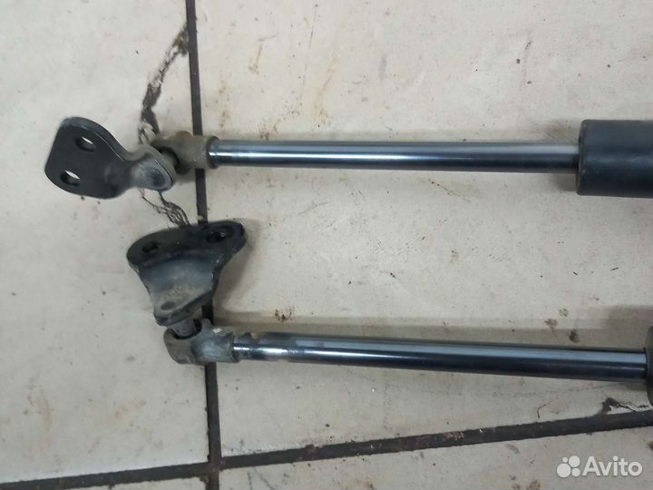 Комплект газовых упоров багажника Шевроле Орландо