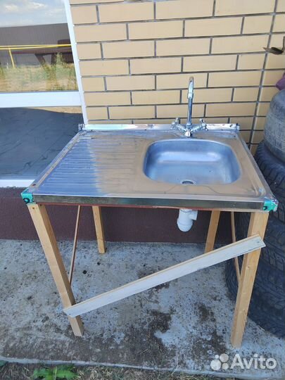 Раковина со смесителем