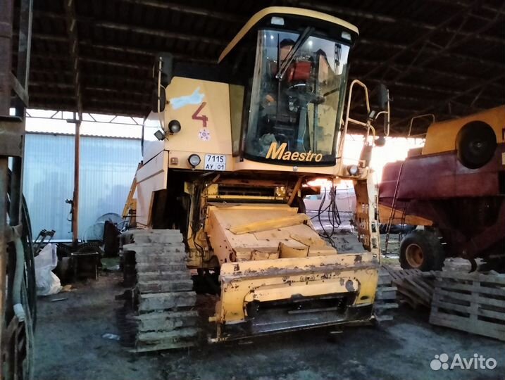 Комбайн New Holland TC 56, 2005