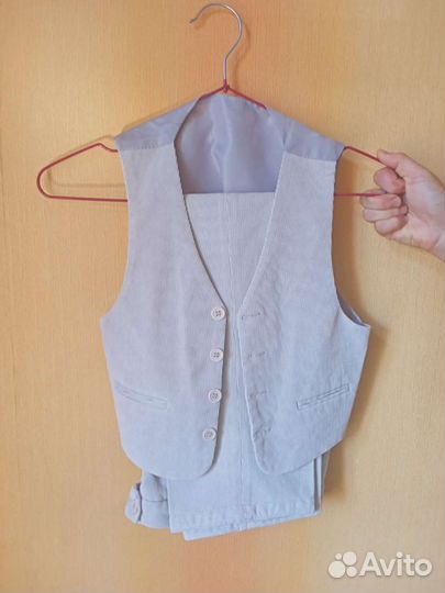 Костюм тройка