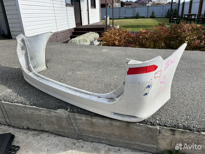 Бампер задний Toyota Voxi