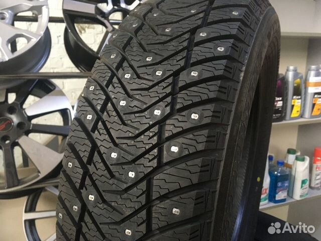 Yokohama IceGuard Stud IG65 215/65 R17