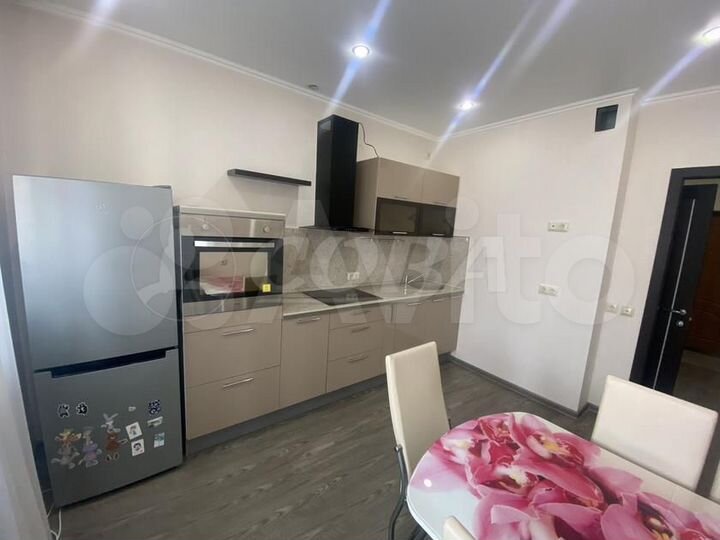 2-к. квартира, 64 м², 9/16 эт.