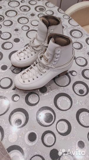 Фигурные коньки wifa