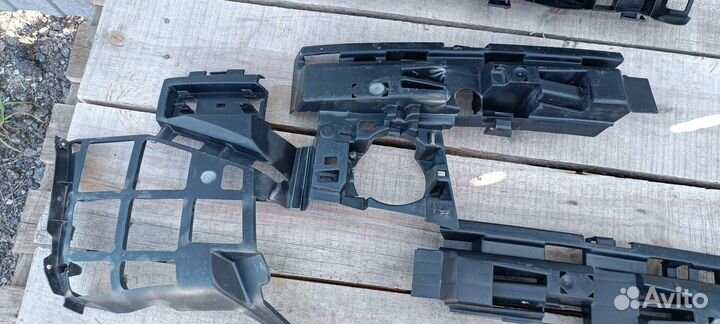 Кронштейн переднего бампера Рено Меган 2