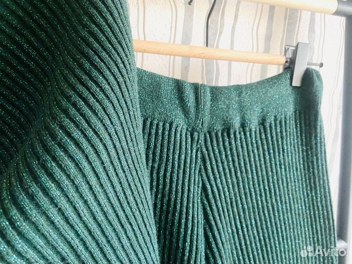 Трикотажный женский костюм блестящий 46