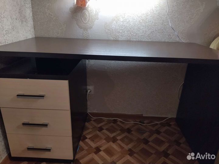 Письменный стол
