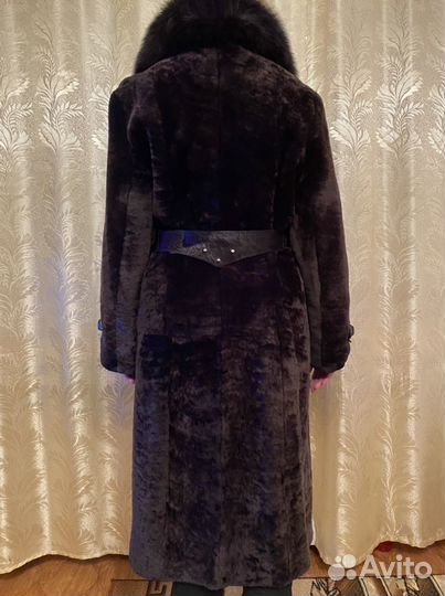 Мутоновая шуба с воротником из чёрного песца