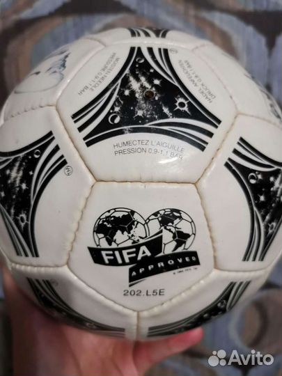 Футбольный мяч