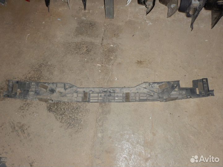 Усилитель заднего бампера Toyota Land Cruiser 200