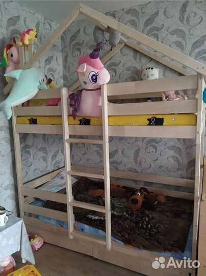 Двухъярусная кровать домик