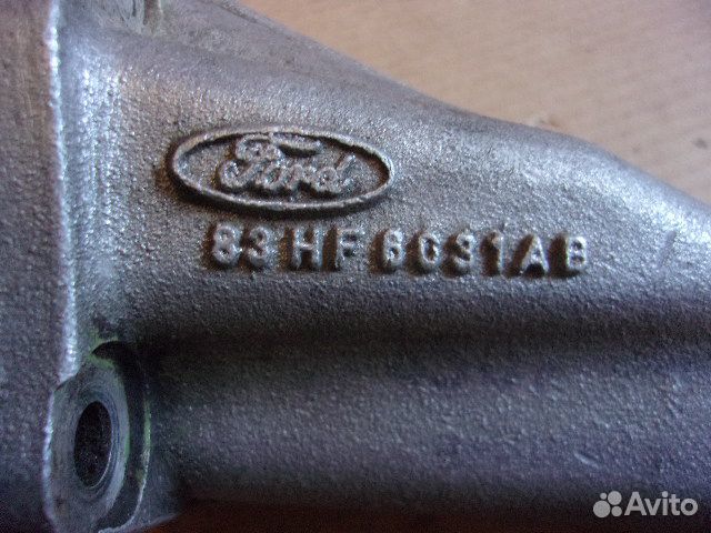 Форд Сиерра 84г., левый кронштейн двигателя