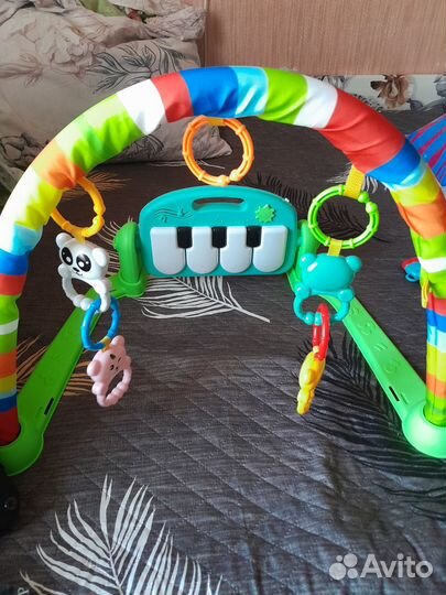 Мобиль для кроватки + развивающийся коврик