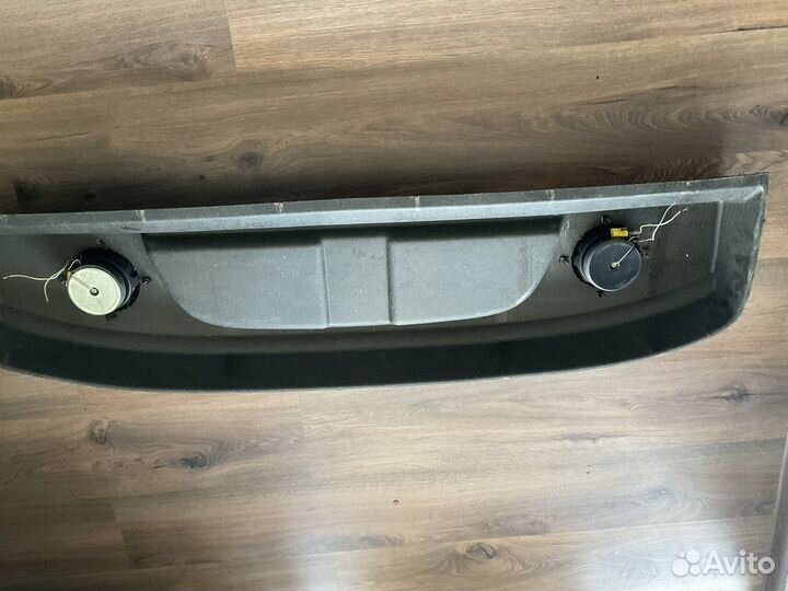 Автомобильная полка с колонками