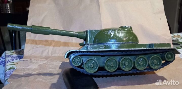 Танк игрушечный СССР на гусенецах