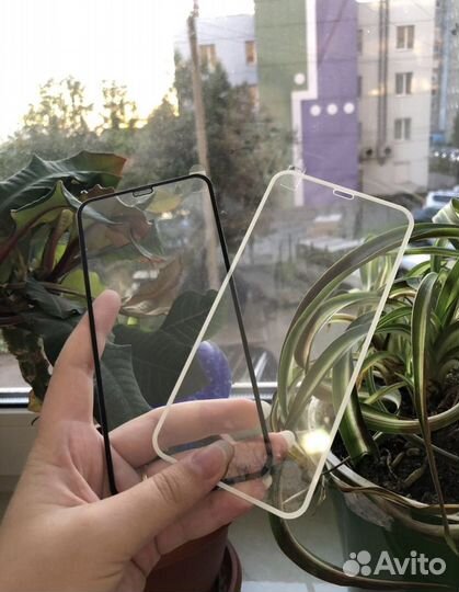 Защитное стекло на iPhone