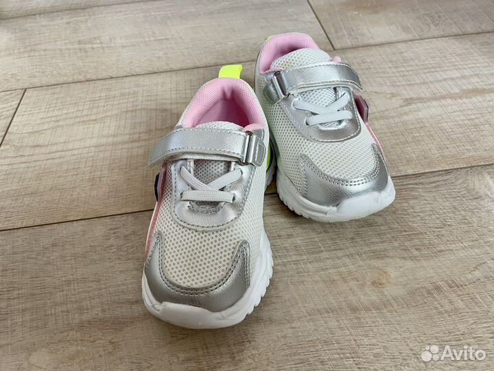 Кроссовки для девочки