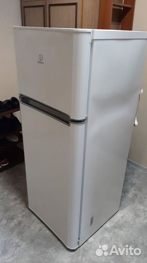 Холодильник бу indesit