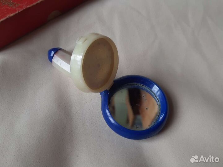 Пудреница-помада 