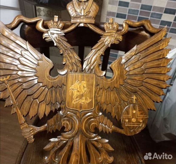 Герб Российской Федерации. Дерево. Резной