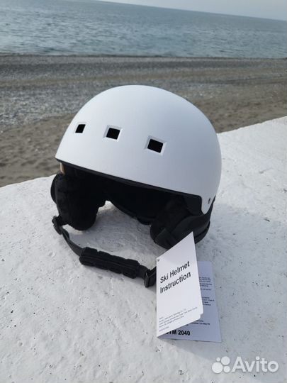 Шлем горнолыжный
