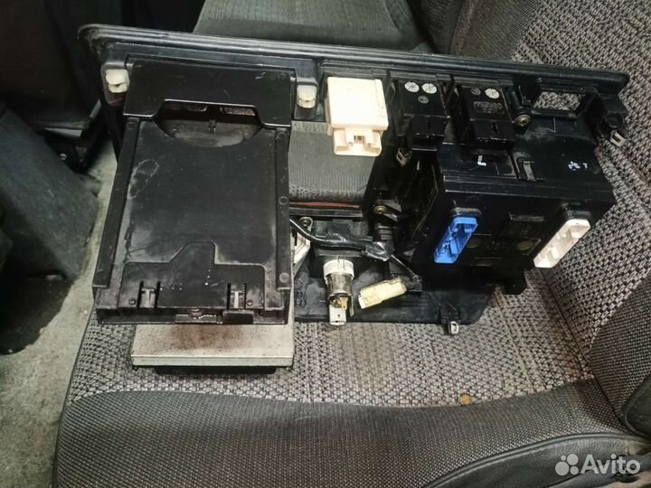 Центральная консоль Toyota Land Cruiser 80