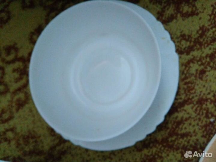 Продам посуду тарелки и блюдца