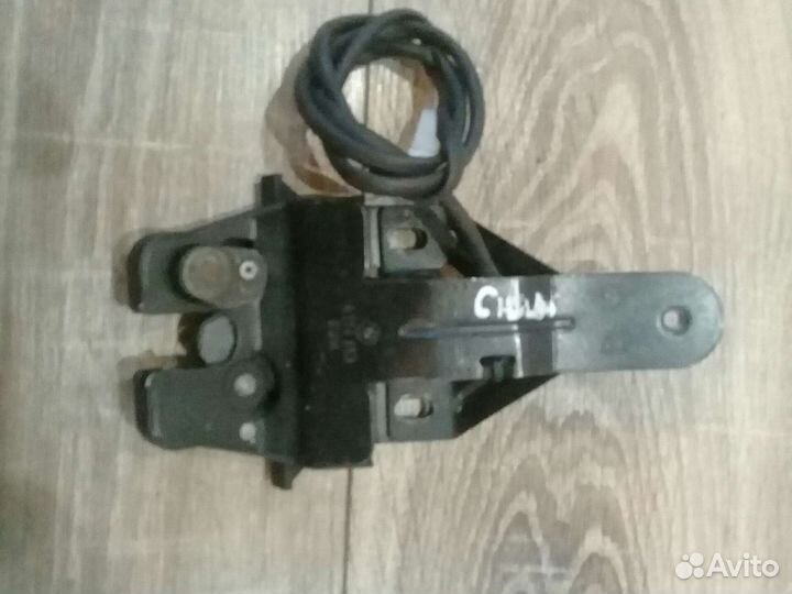 Бмв 7 е38. Защёлка багажника