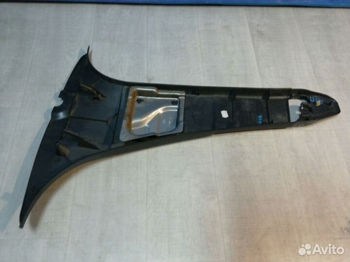 Обшивка стойки правая Renault Sandero 1 1.6 K4M